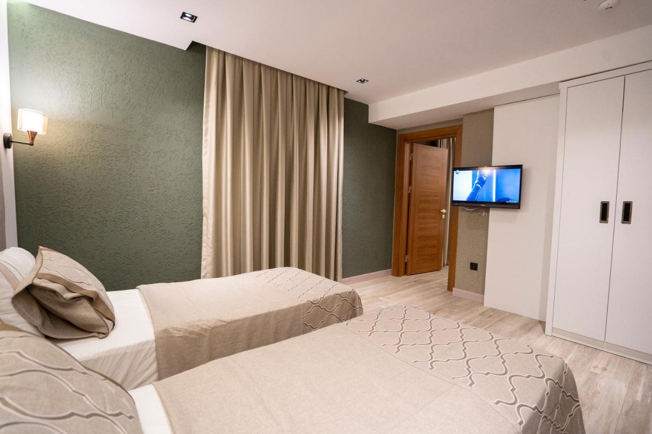 Quadruple Deluxe Room Jacuzzi